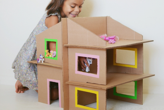 DIY : fabriquez facilement une maison de poupées pour vos enfants