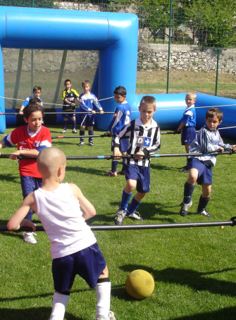Baby foot géant