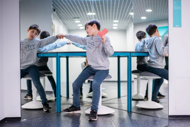 Musée de l'Illusion - table de clones