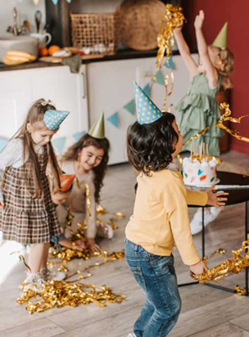 Un anniversaire avec Les Petites Familles : Des enfants font la fête