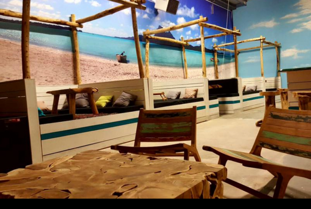 City Beach La Teste-de-Buch : chaises en intérieur