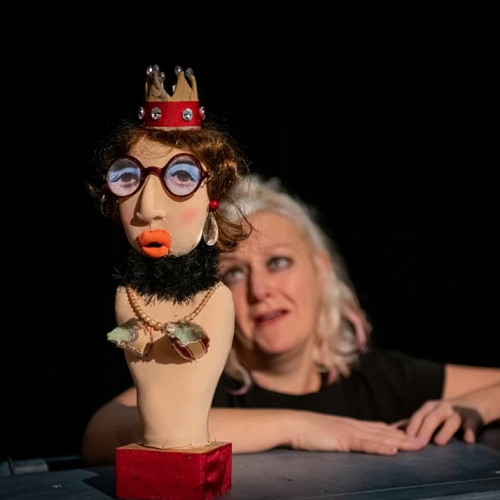 La princesse qui n'aimait pas, une comédienne sur scène