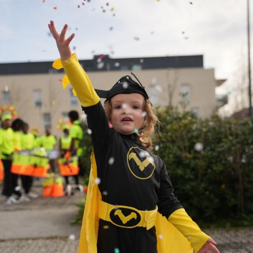 Carnaval de Villenave d'Ornon : fillette en Batman
