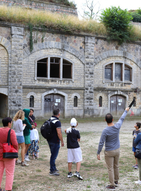 Journées du Patrimoine au Fort de Feyzin : Des familles en visite