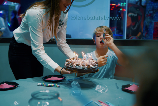 La tête dans les nuages : Anniversaire