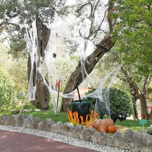 Halloween à Monaco : Parc décoré sur la thématique de cette fête de l'automne