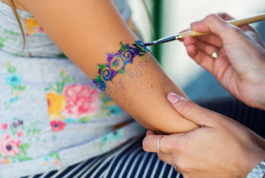 Vaiana : le thème exotique pour un anniversaire enfant - Tatouage
