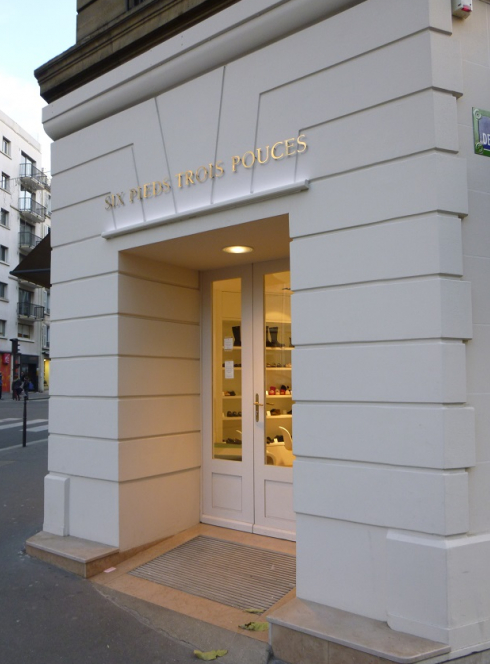 Six pieds trois pouces