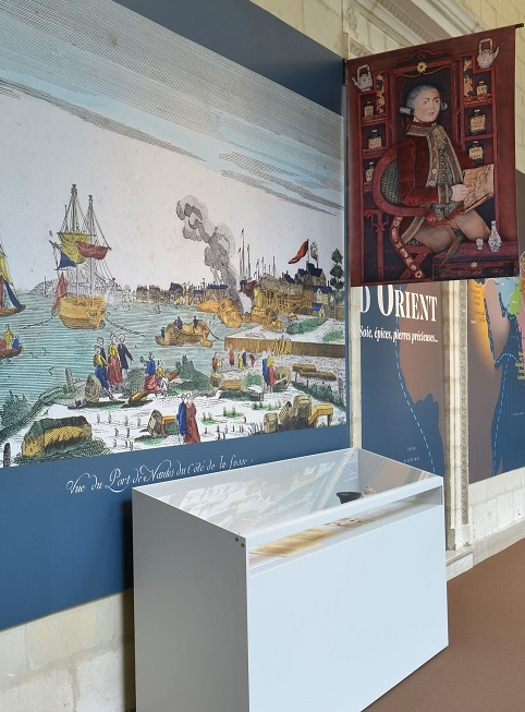 Expo Retour d'Orient Soie, épices et pierres précieuses : scénographie