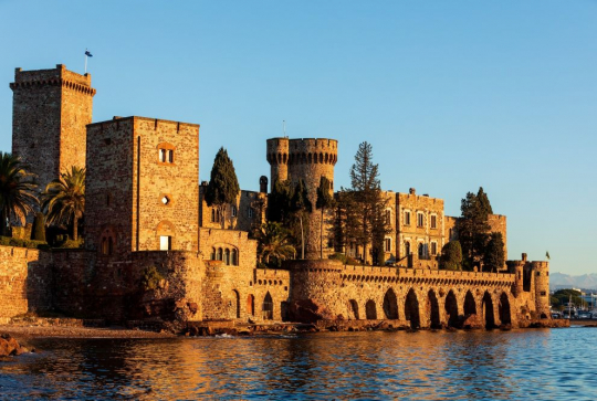 Château de La Napoule au coucher de soleil