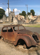 Centre de la Mémoire d'Oradour-sur-Glane : Carcasse de voiture
