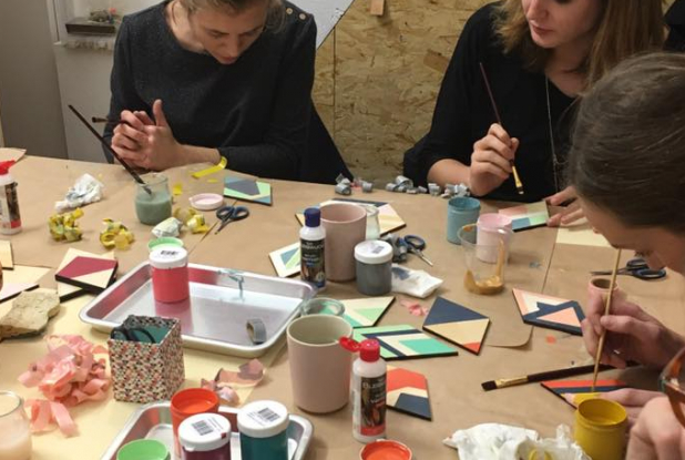 Séance de bricolage à l'Atelier Kumø