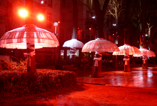 Place Sathonay Tutus sur les arbres Fête des Lumières 2014