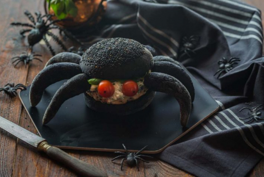 Burger noir façon Araignée au Saumon