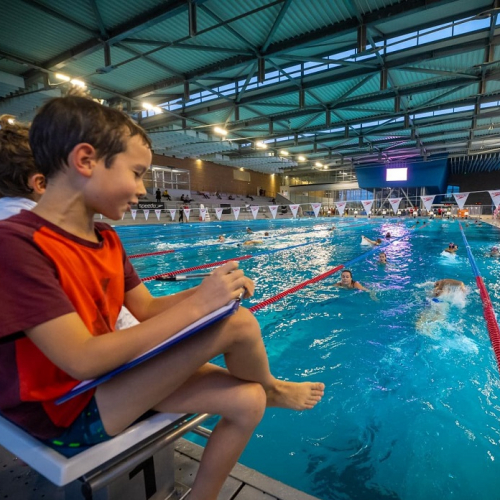 Centre aquatique Nungesser : Des enfants au bord du bassin
