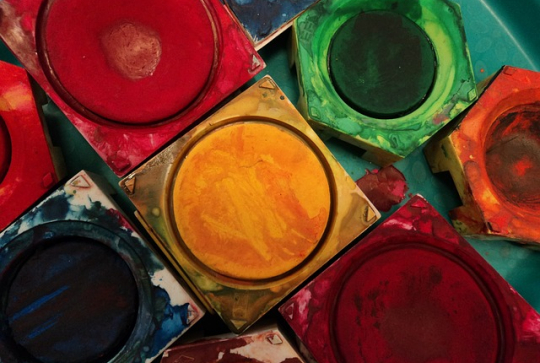 Eveil artistique : musique et peinture pour les tout-petits