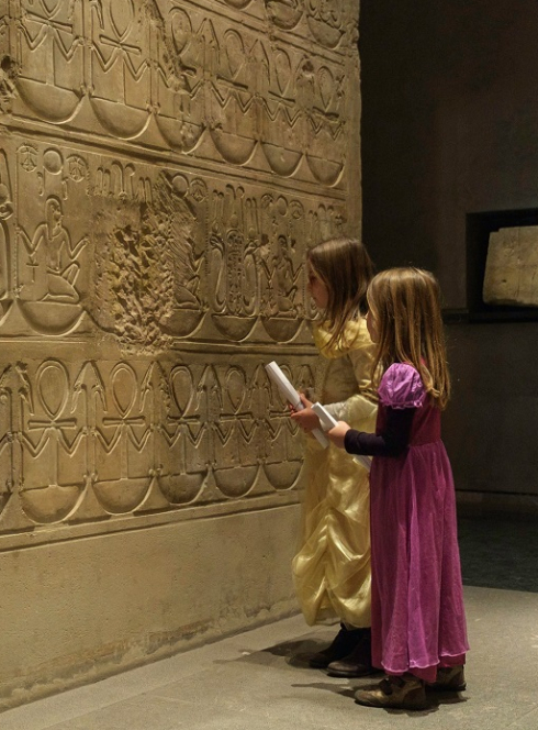 Musée des Beaux-Arts de Lyon : Deux petites filles découvrent le musée