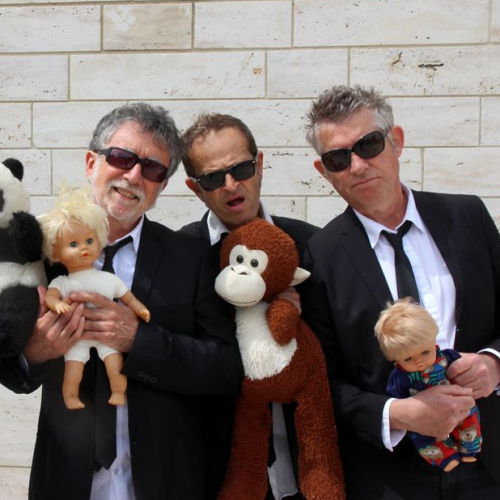 Bouskidou : le groupe pose avec des peluches