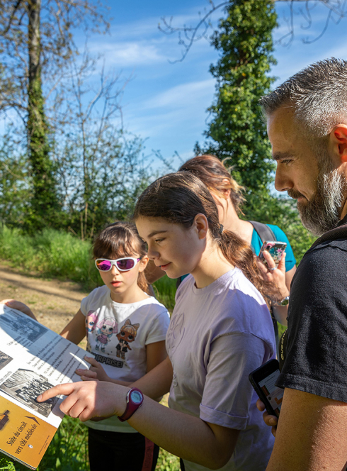 Les Gnolus - application de geocaching dans le Rhône - famille en balade