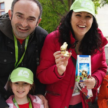 Chasse aux oeufs de Pâques à Paris - participants heureux