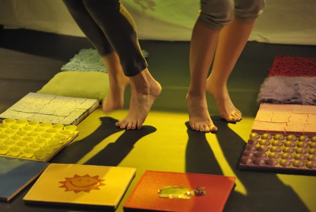 Tippy Toes - Cie Artamuse