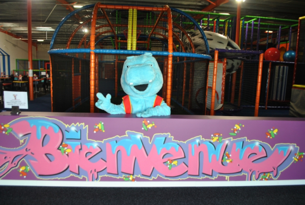 Foli'z - Mascotte souhaite la bienvenue