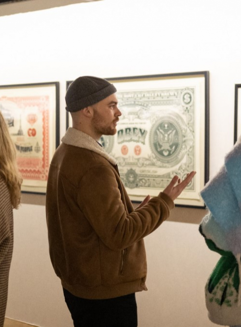 Exposition 1001 Reasons to (dis)OBEY au musée Guimet