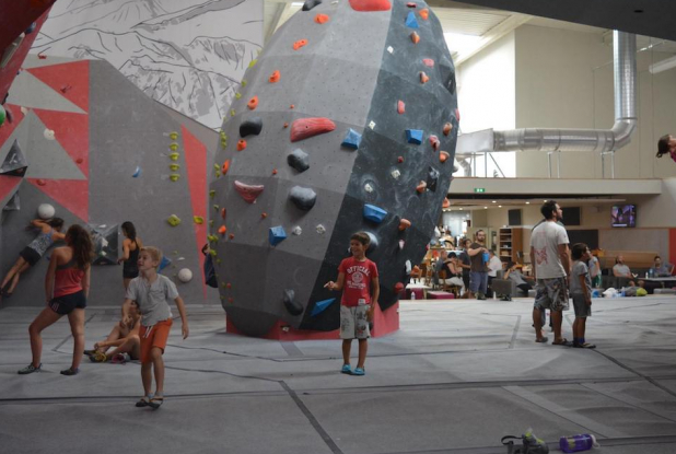 Block'Out Toulouse : mur de grimpe