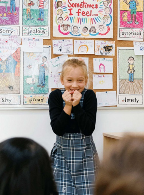 Mougins British International School : Une petite fille à l'école