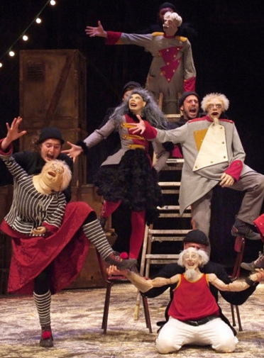 Les Encombrants font leur cirque - Claire Dancoisne