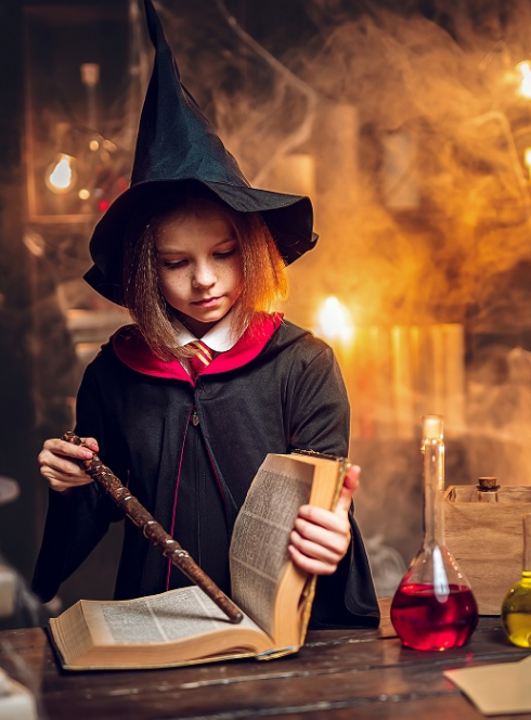World of Geek : Une petite sorcière prépare une potion