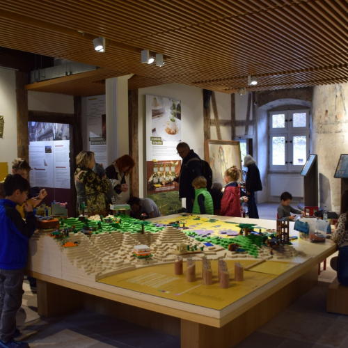 Hauts comme trois briques