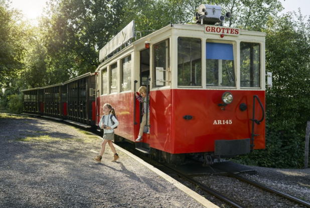 Domaine des Grottes de Han - Tram