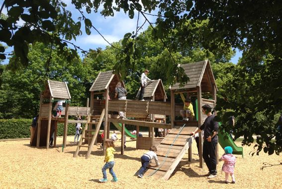 Des jeux à La Montagne des Singes