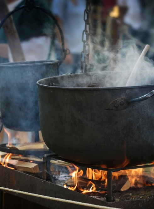Fête de la soupe à Roubaix : Deux chaudrons de soupe en extérieur