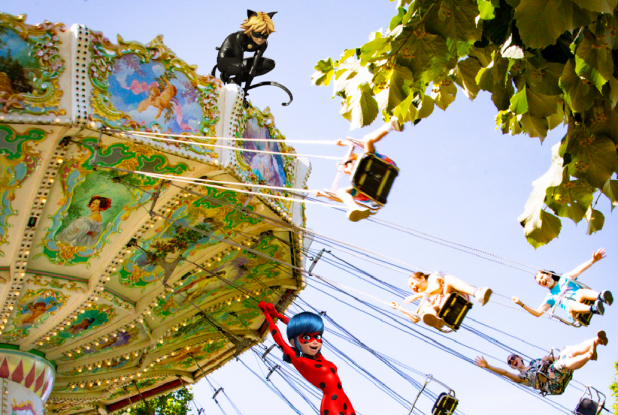 Un été Miraculous au Jardin d'Acclimatation : chaises volantes