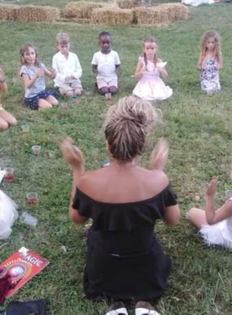 Zip Anime : jeux avec les mains