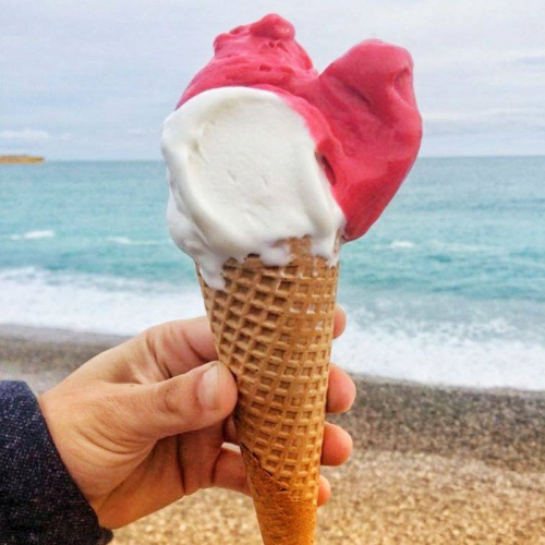 Arlequin Gelati : Cornet de glace au bord de l'eau