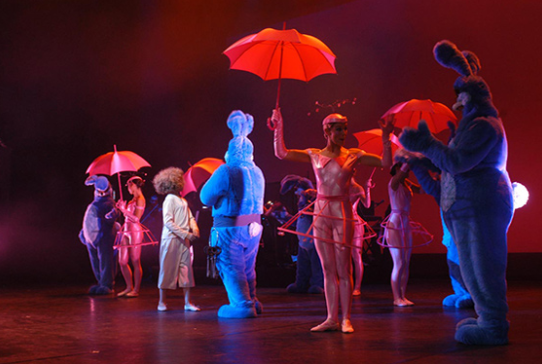 Émilie Jolie, le spectacle : lapins et danseuses sur scène