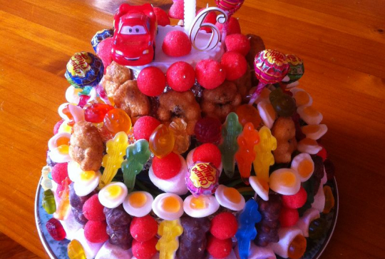 Gâteau de bonbons fait maison