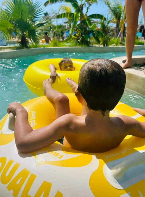Aqualand Sainte Maxime : Des enfants dans des bouées