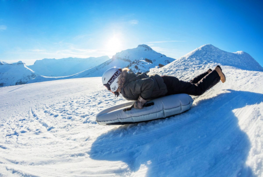 Auron - enfant en luge