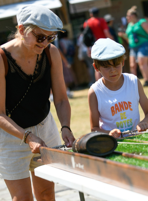 Bordeaux fête le vin : jeu avec tonneau