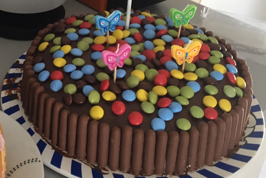 Gâteau Smarties et papillons