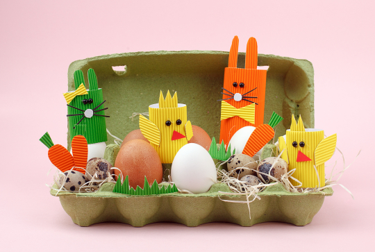 Bricolage de Pâques : une boîte d'œufs décorés