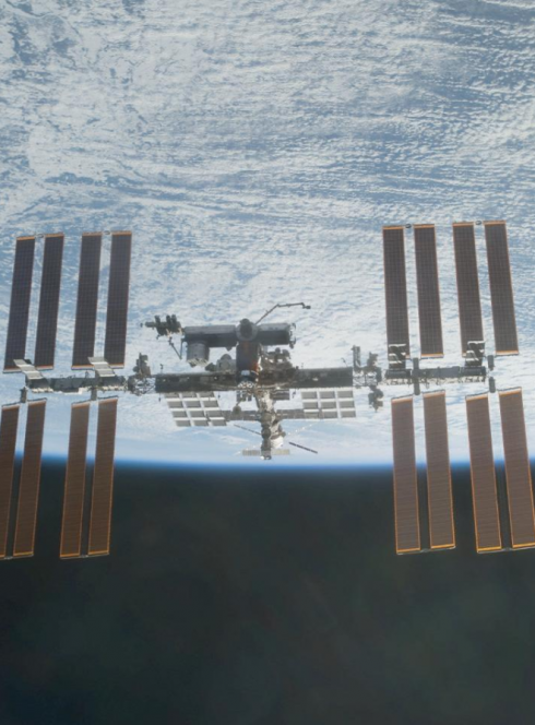 Lune et comètes, station spatiale