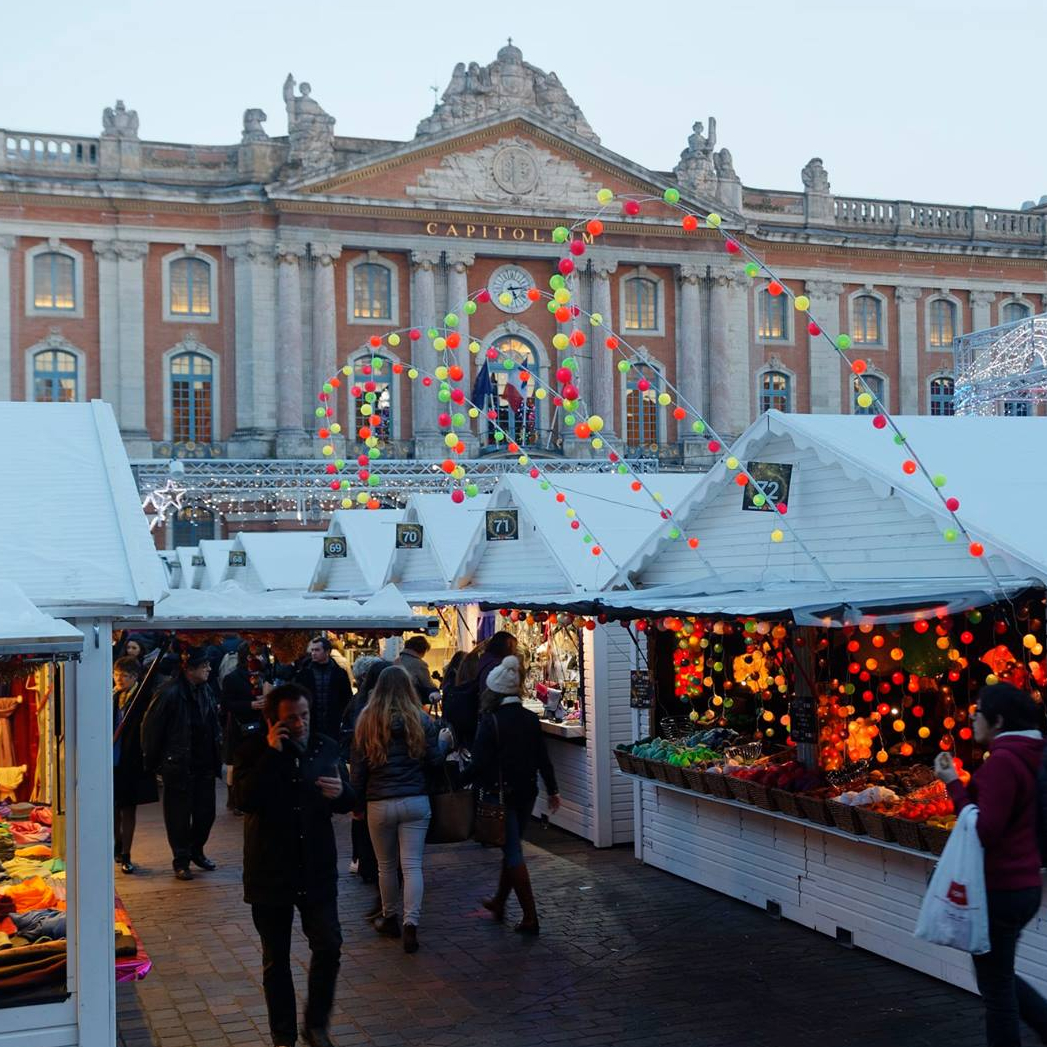 Prix Location Chalet Marché De Noel Toulouse Marche De Noel Sur La Place Du Capitole Toulouse 2019 En Famille Citizenkid