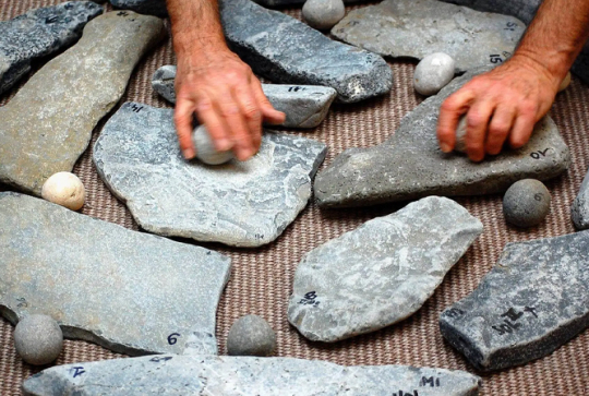Concert au Musée des Confluences - l'homme qui fait chanter les pierres