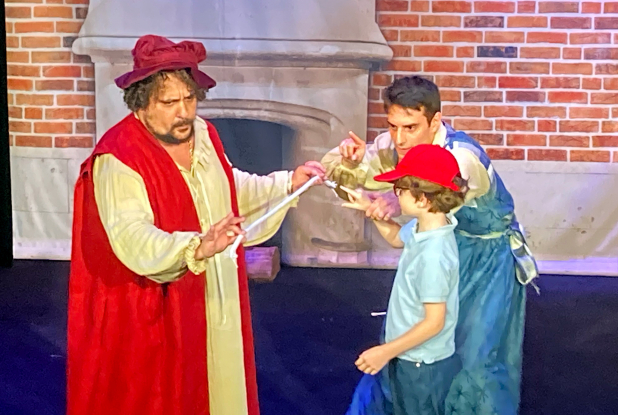 Le voyage de Léonard : un enfant sur scène