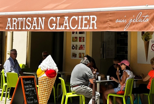 Oui, jelato : Extérieur glacier